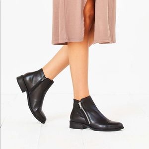 Vagabond Cary Leather Zip Ankle Boot